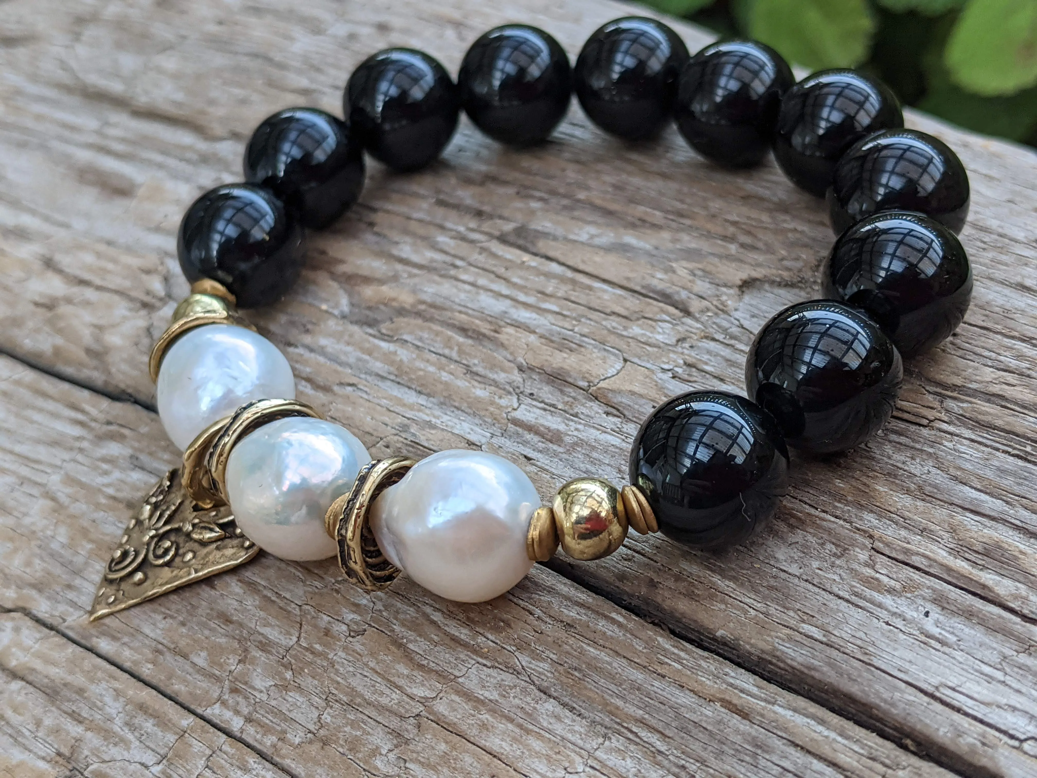 Black Onyx & White Edison Pearl Bracelet