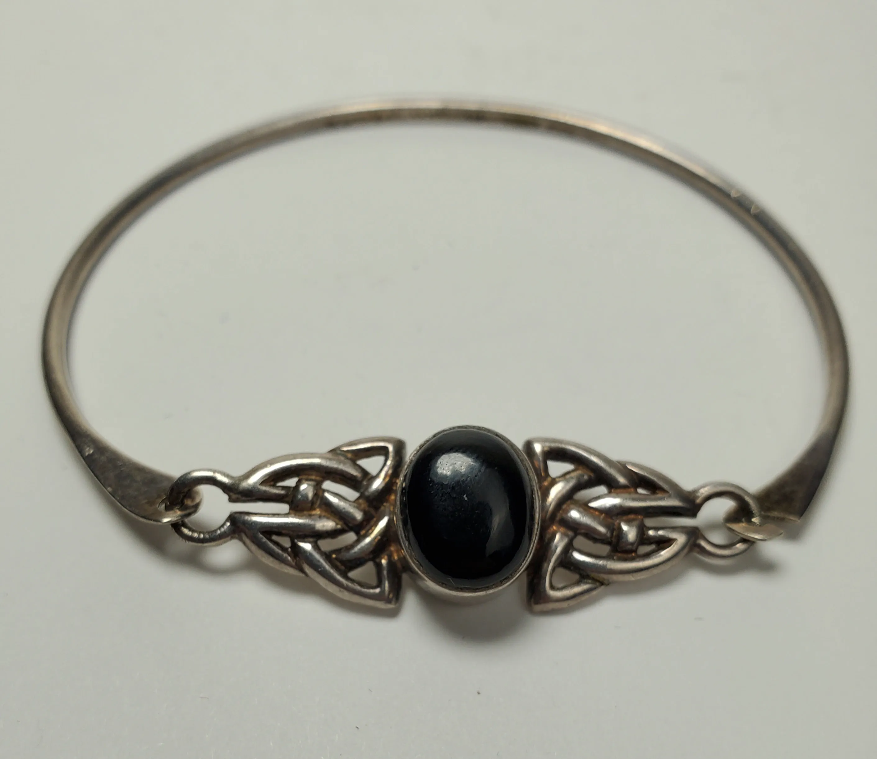 Bocco - Vintage Sterling Silver Black Onyx Celtic Knot Design Bangle Bracelet