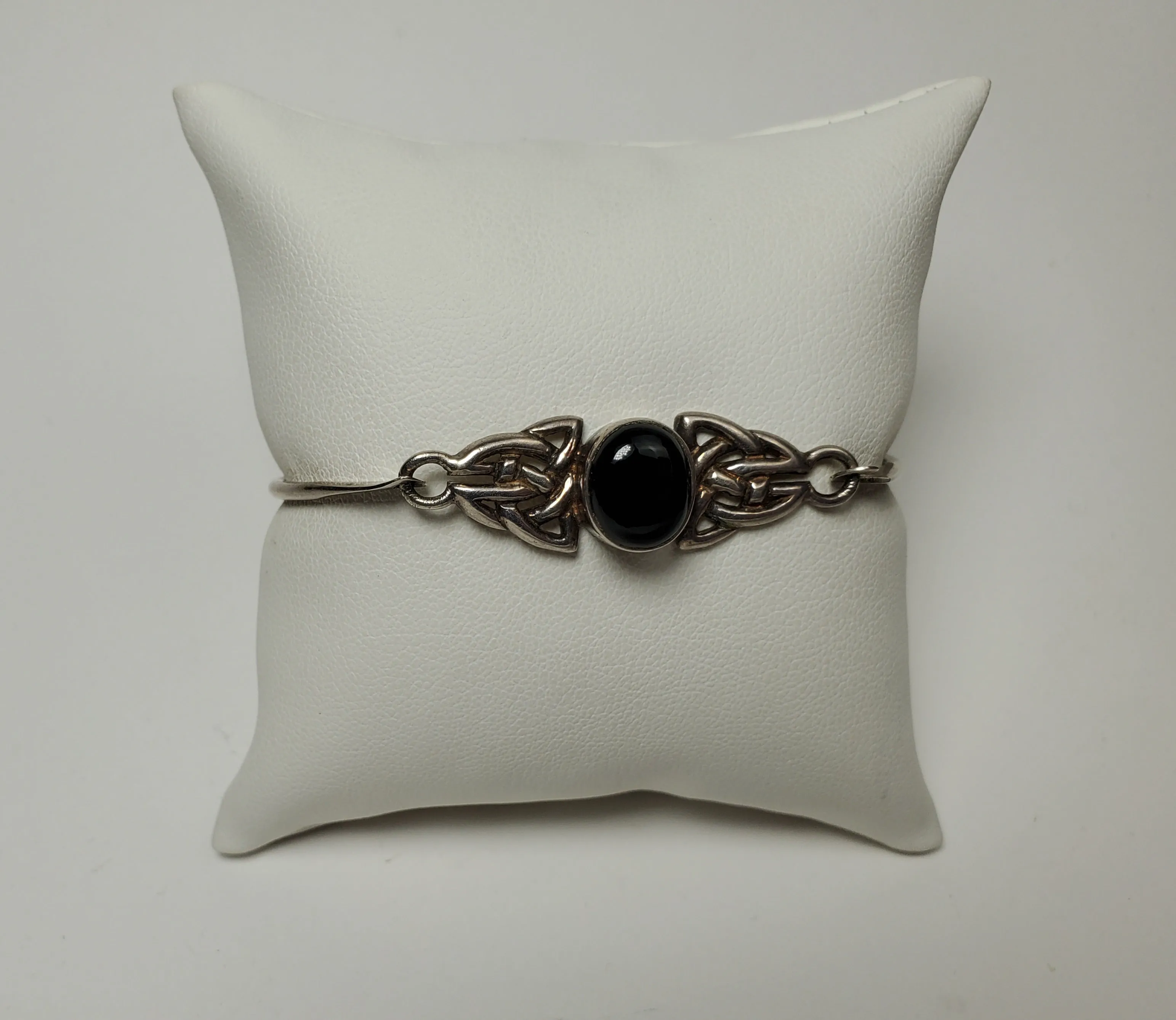 Bocco - Vintage Sterling Silver Black Onyx Celtic Knot Design Bangle Bracelet