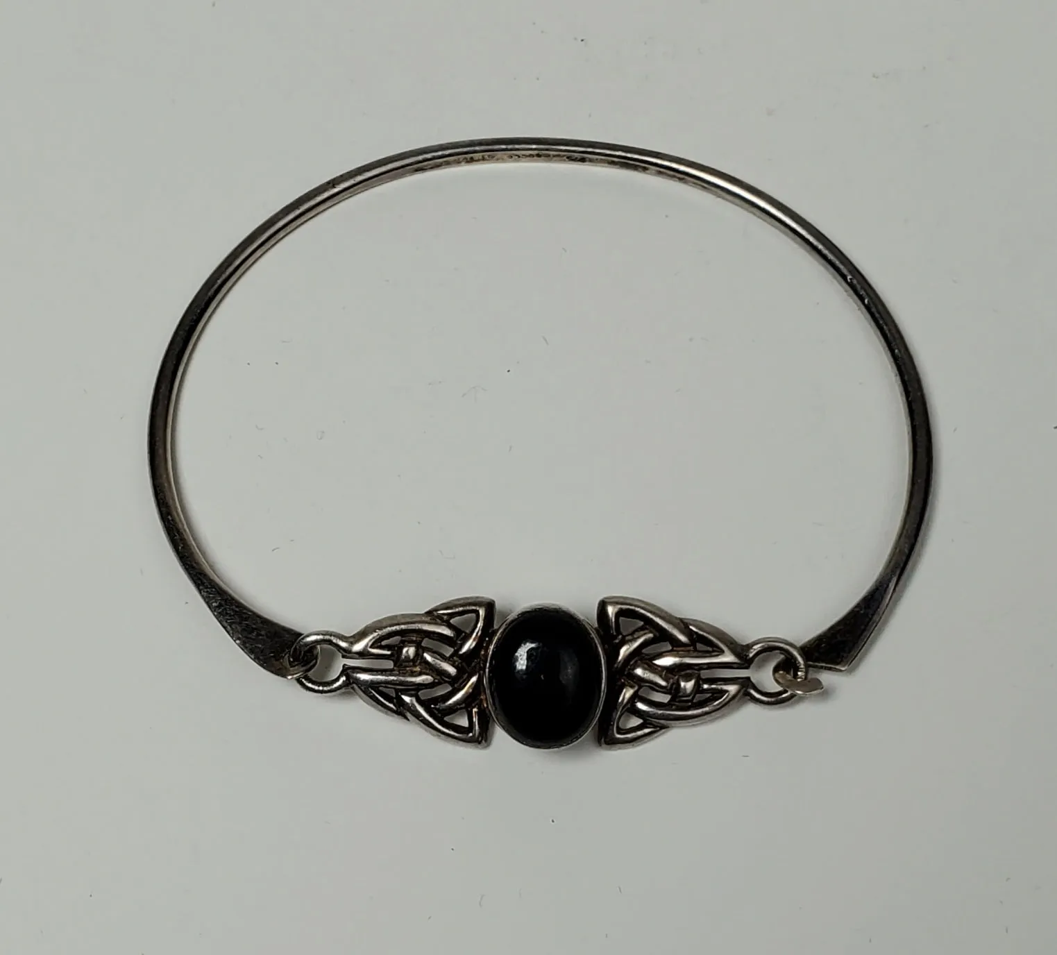 Bocco - Vintage Sterling Silver Black Onyx Celtic Knot Design Bangle Bracelet