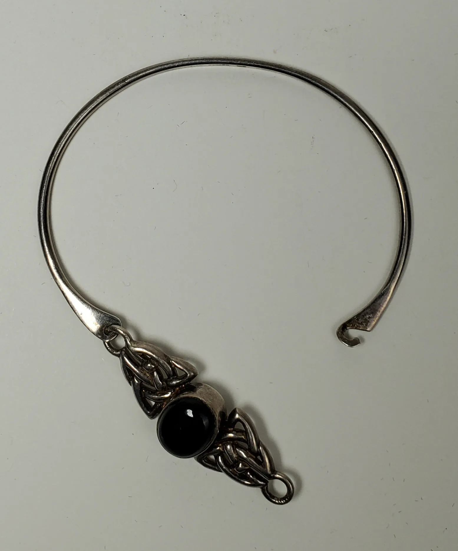 Bocco - Vintage Sterling Silver Black Onyx Celtic Knot Design Bangle Bracelet