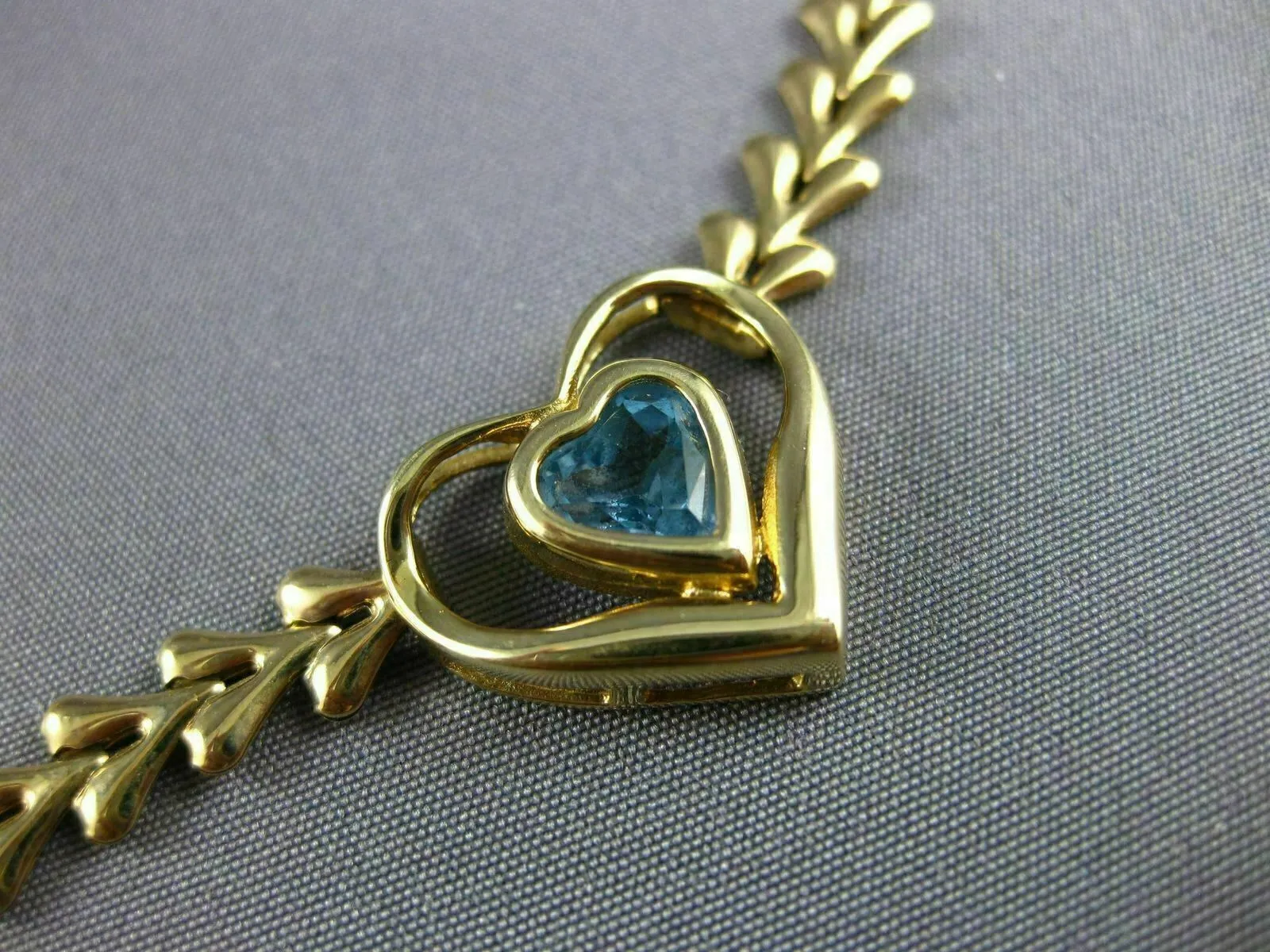 ESTATE AAA AMETHYST & BLUE TOPAZ 14KT YELLOW GOLD ARROW HEART NECKLACE #21665