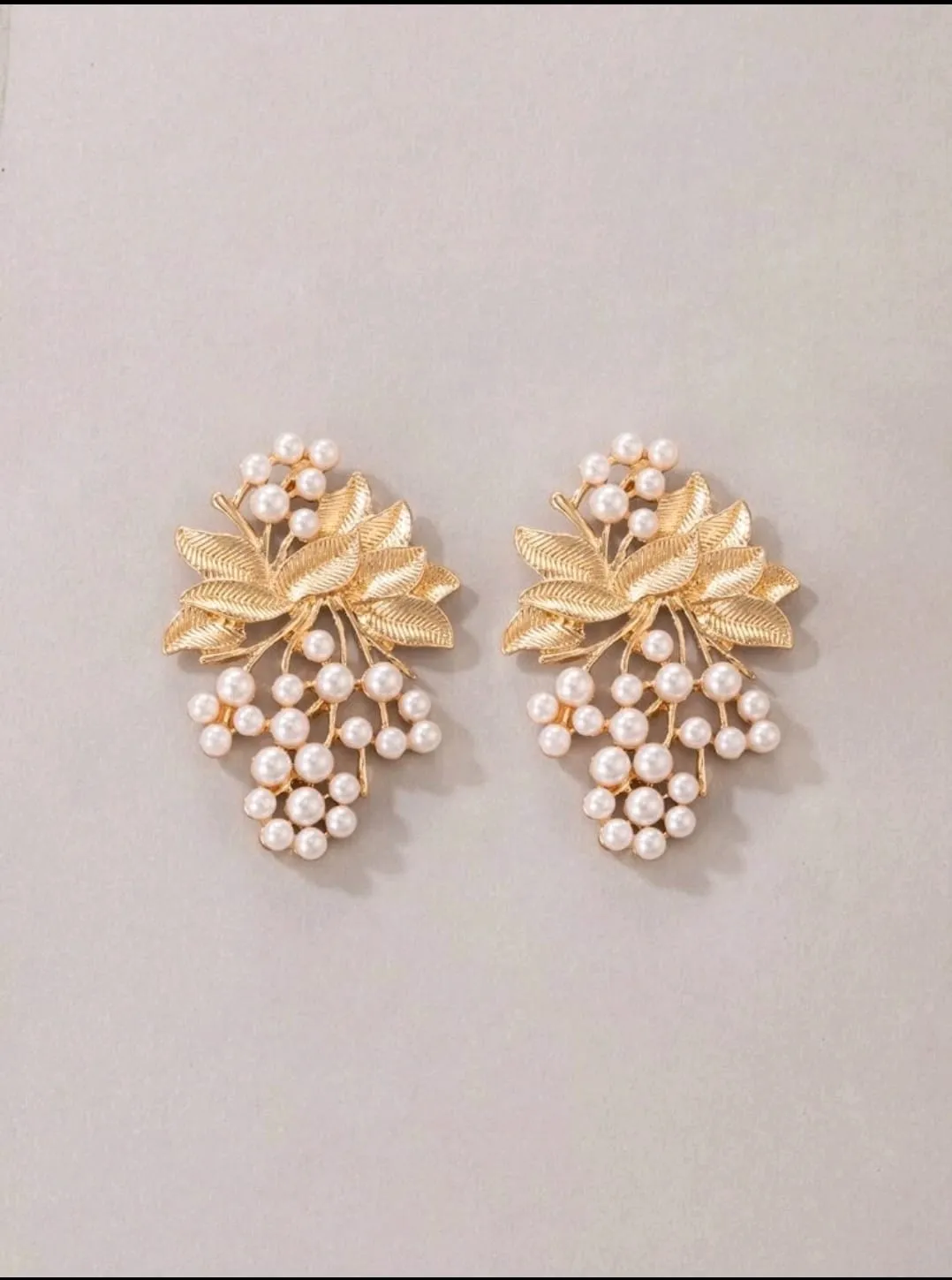 Faux pearl & leaf decor studs