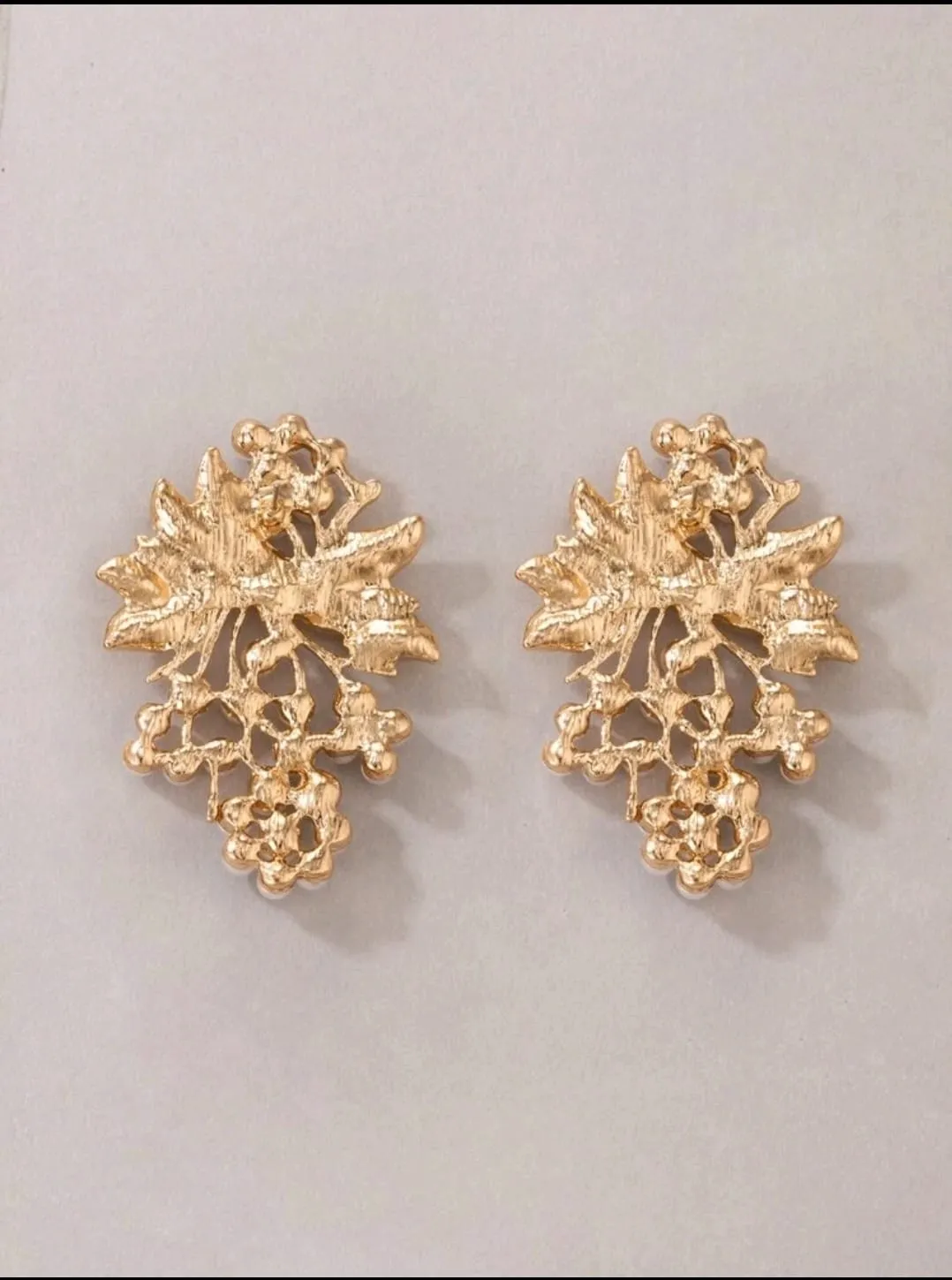 Faux pearl & leaf decor studs