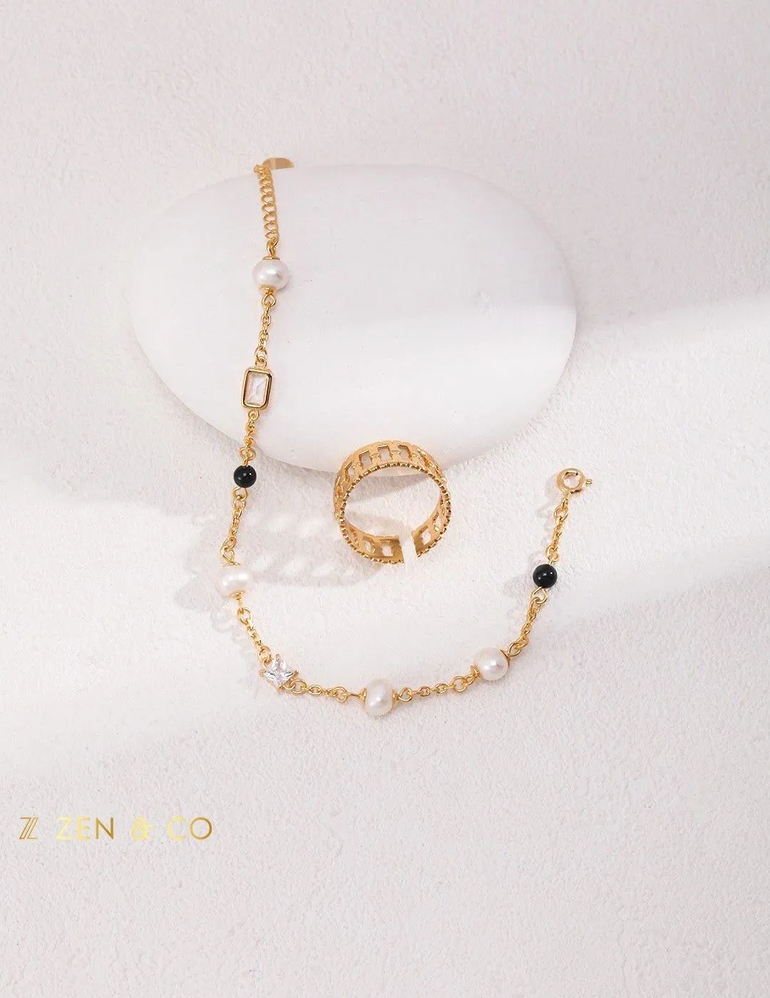 MASIE Minimalist pearl and black onyx necklace and bracelet