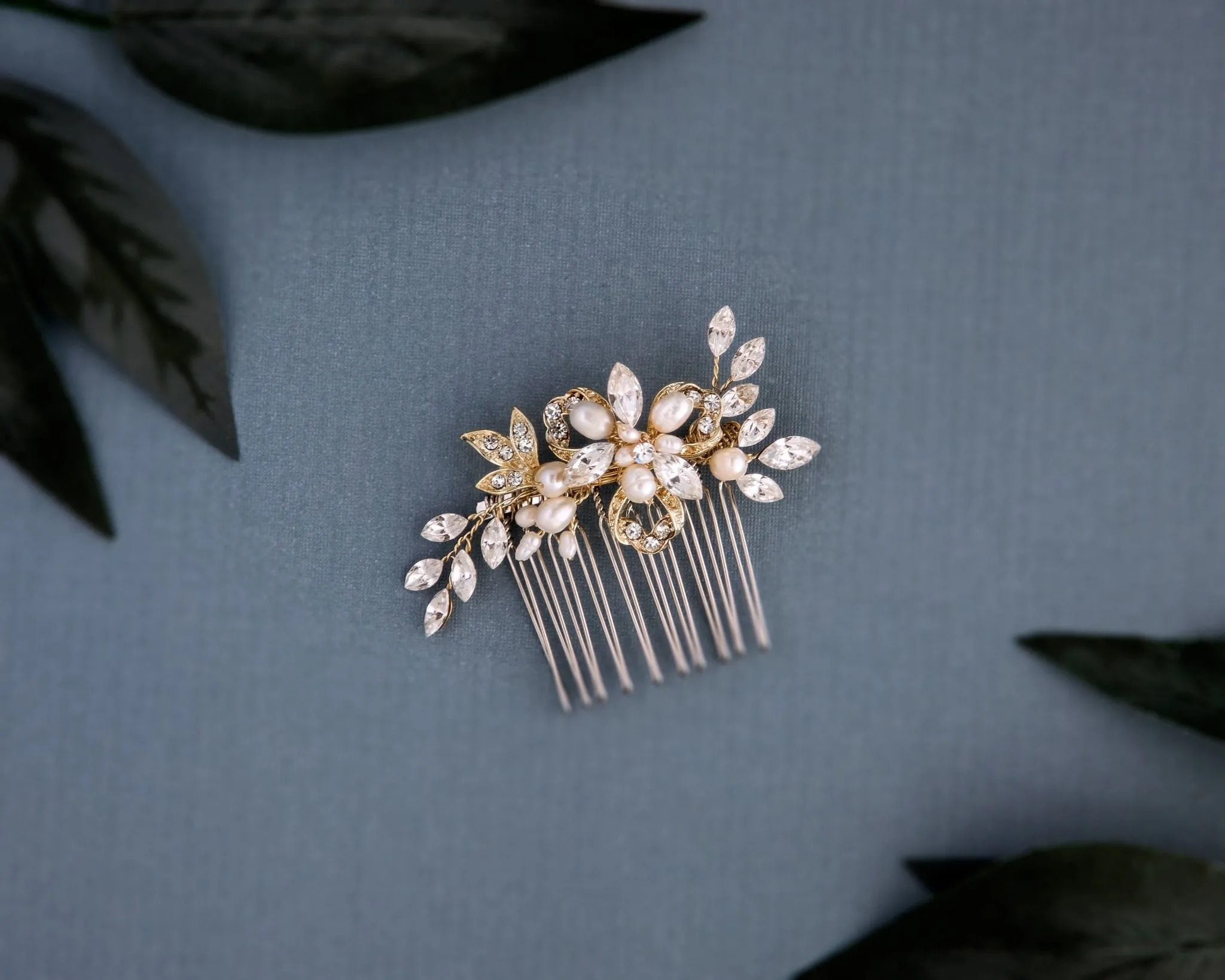 Petite Floral Comb with Cultured Pearls