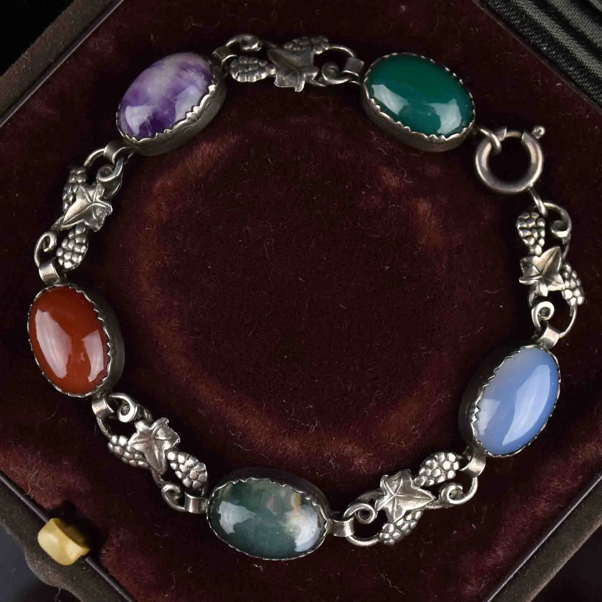 Silver Grape Leaf Arts and Crafts Agate Bracelet