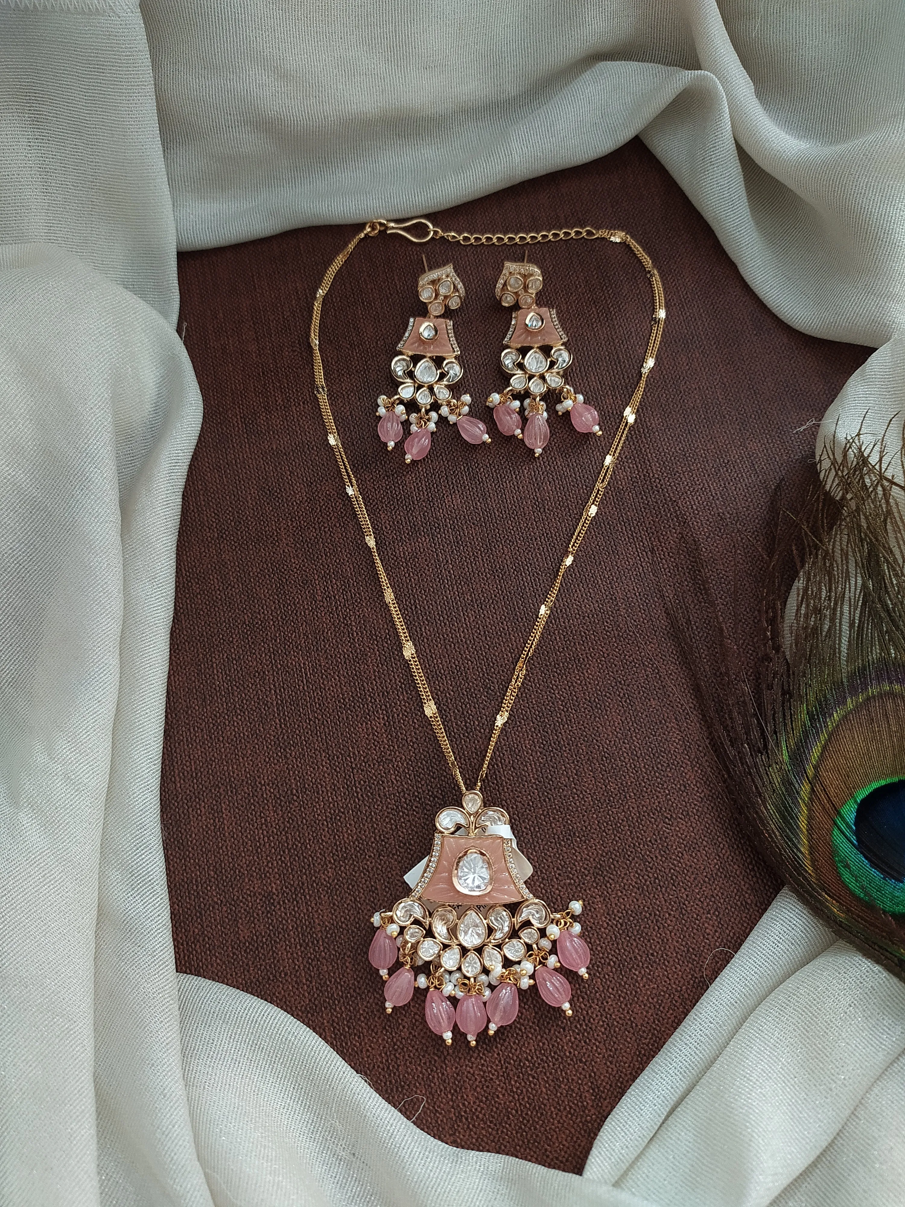 Trendy Chain Set with Kundan Pendant and Earrings