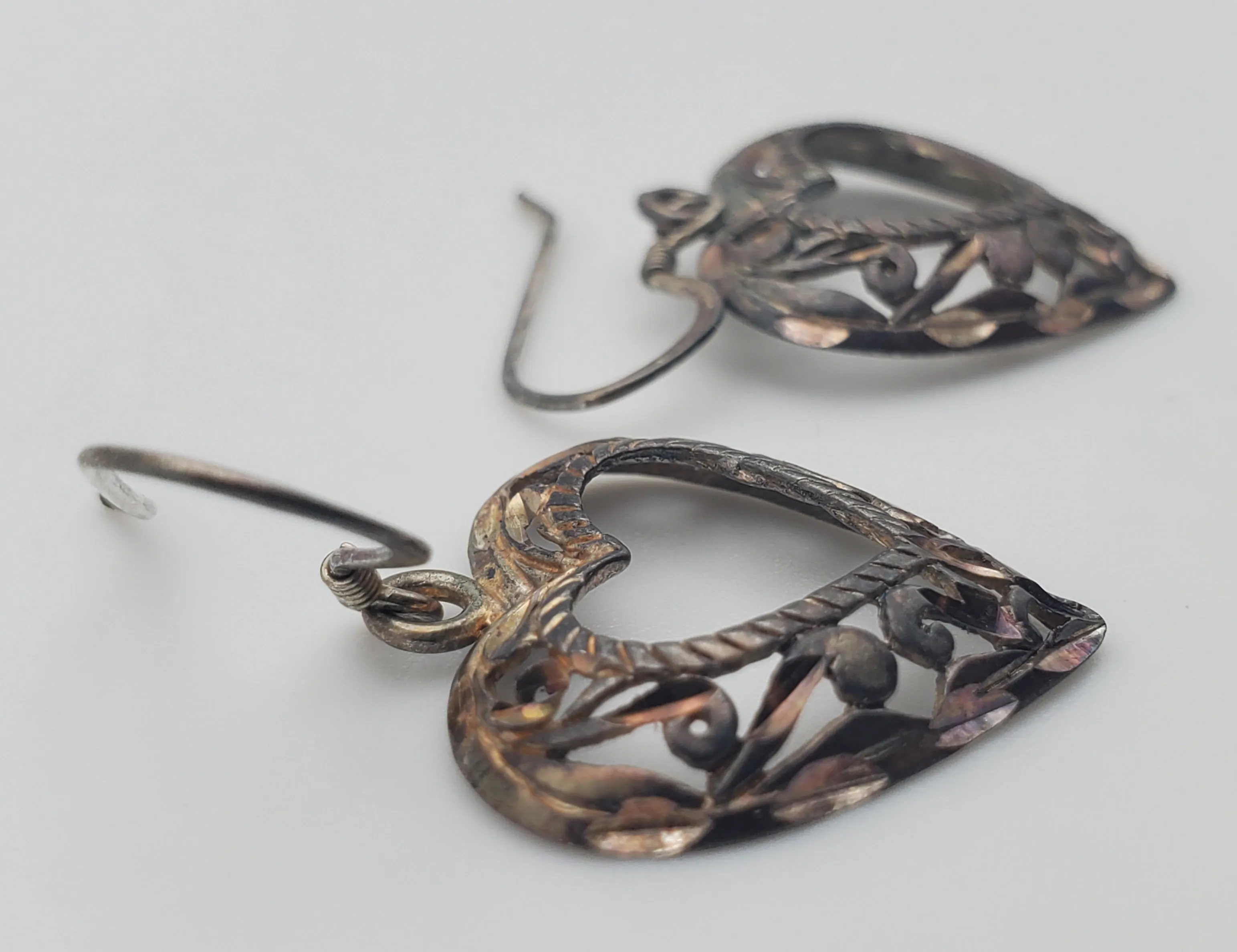 Vintage Sterling Silver Filigree Heart Dangle Earrings